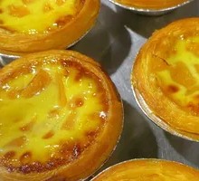 Fresh Baked Peach Tartlet with Juicy Fruit