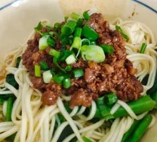 Dry Tossed Noodles with Pork Sauce