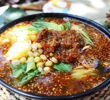 Spicy Sauce Noodles with Meat Topping