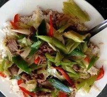 Scallion Stir-Fried Beef Rice Bowl