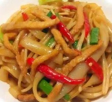 青椒肉丝炒河粉