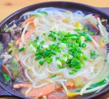 Three Delicacies Hot Pot Rice Noodles