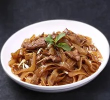 Sichuan-style Preserved Pork with Rice Noodles