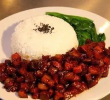 Taiwanese Braised Pork Rice in Wooden Bucket