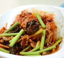 Fish-Flavored Shredded Pork with Rice in a Wooden Bucket