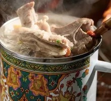 Leaning-leg Pot Meat