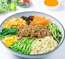 Stir-Fried Beef with Turmeric Brown Rice Bowl