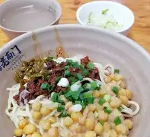 Pea and Meat Sauce Noodles