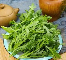 Chinese chrysanthemum greens