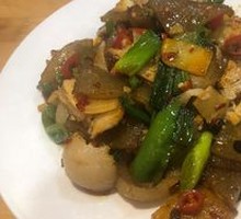 Sichuan-style stir-fried pork with yam skin
