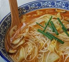 Succulent Pork and Tomato Rice Noodles