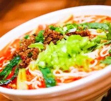 Dry-Mixed Beef Noodles with Fresh Chili