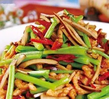 Fried Tofu Cubes with Shredded Pork