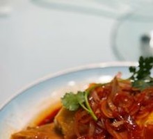 Red Onion Oil-Drizzled Chicken