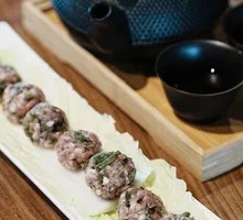 Hand-Beaten Pork Meatballs with Preserved Vegetable