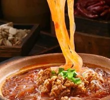 Braised Pork and Vermicelli in Clay Pot