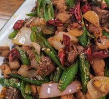 Stir-fried Chicken with Small Green Peppers