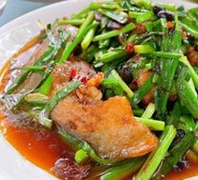 Stir-fried Pork with Garlic Shoots