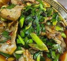 Stir-fried Pork with Garlic Shoots