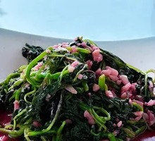 Stir-Fried Amaranth with Garlic