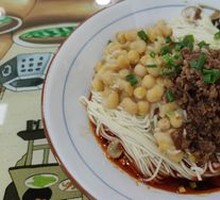 Special Broad Noodles with Pea and Pork Sauce