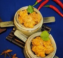 Steamed Pork Intestines with Rice Flour