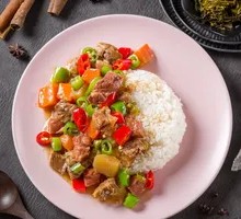 黑椒牛肉盖浇饭