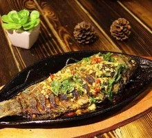 Grilled Crucian Carp on Iron Plate