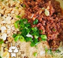 Dry Tossed Noodles with Pork Sauce