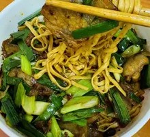 Garlic Shoot Sichuan Pork Noodles