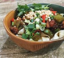 Spicy Chicken Noodles with Green Pepper
