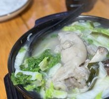 Braised Pig Trotter in Clay Pot