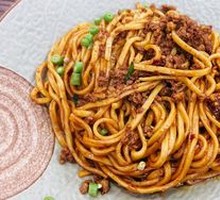 Dry Mixed Noodles with Meat Sauce
