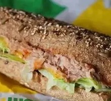 Aromatic Tuna Sandwich