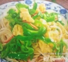 青椒炒蛋拌面