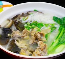 Braised Chicken Rice Noodles with Mushrooms