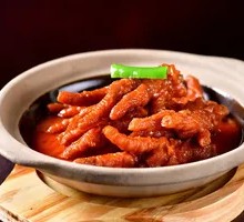 Braised Chicken Feet in Clay Pot with Sauce