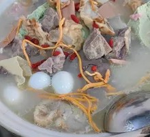 Fresh Pig's Hoof and Rib Soup Pot
