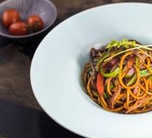 Black Pepper Beef Noodles