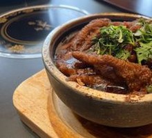 Stewed Chicken Feet in Stone Pot