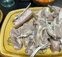 Hand-held Lamb