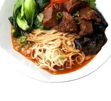 Dry-Mixed Beef Noodles with Fresh Chili