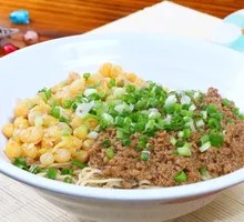 Spicy Red Soup Broad Noodles with Peas and Meat Sauce