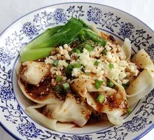 Garlic-Seasoned Handmade Dumplings