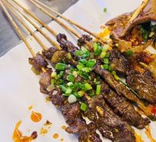 Charcoal-grilled Lamb Skewers