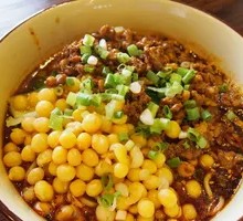 Special Broad Noodles with Pea and Pork Sauce