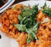 Steamed Pork Intestines with Rice Flour