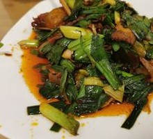 Stir-fried Pork with Garlic Shoots