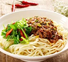 Dry Tossed Noodles with Pork Sauce