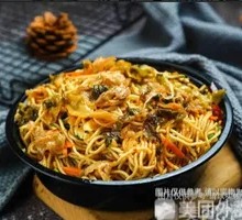 Old Jar Sichuan Pickled Cabbage and Shredded Pork Stir-Fried Noodles